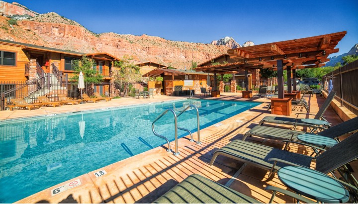 Luxurious Pool at Cable Mountain Lodge